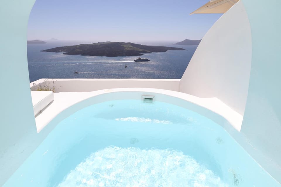 Panorama Suites Apartment hotel in Thera