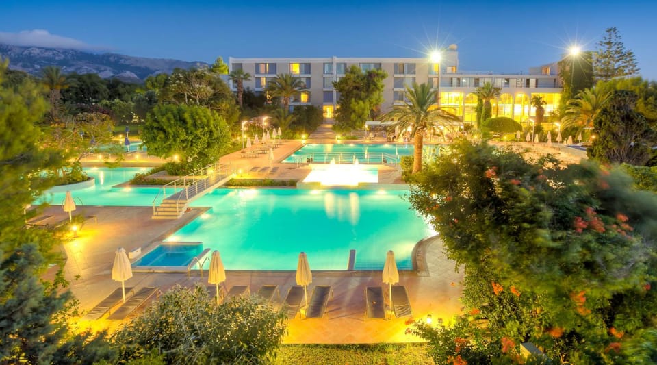 Caravia Beach Hotel Resort in Marmari