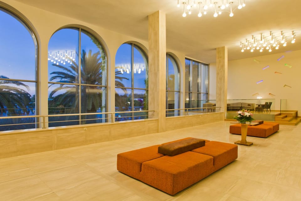 Caravia Beach Hotel Resort in Marmari