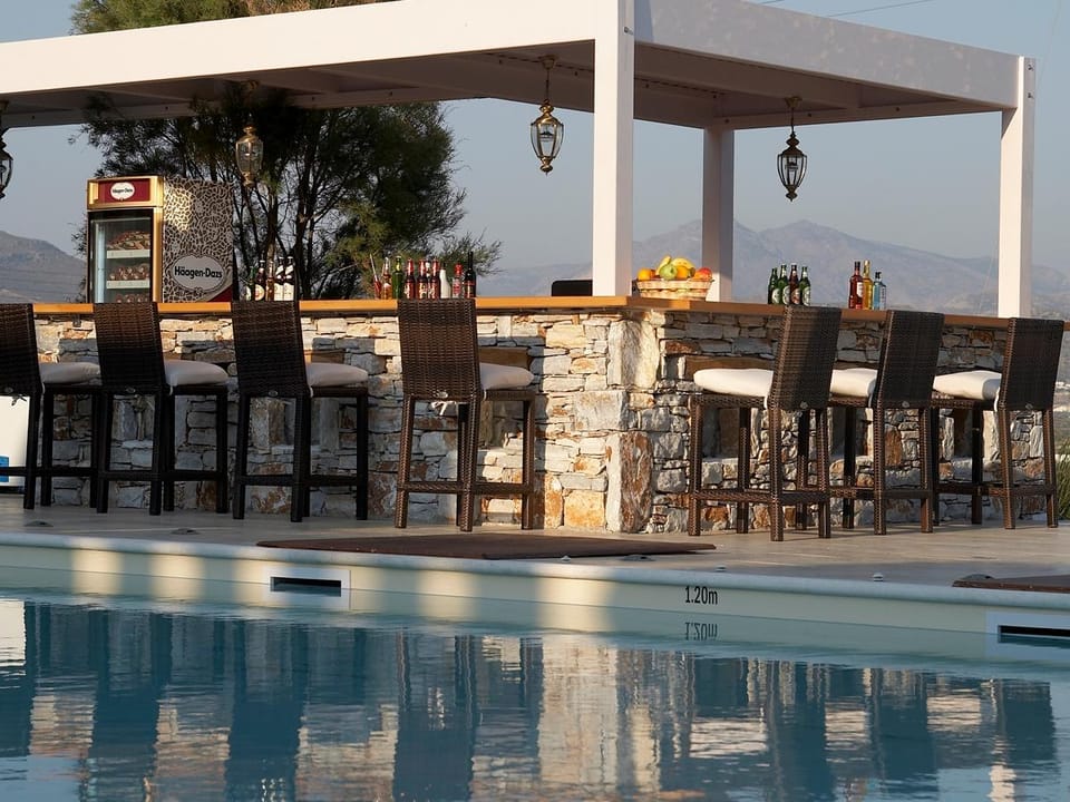 Poolside bar