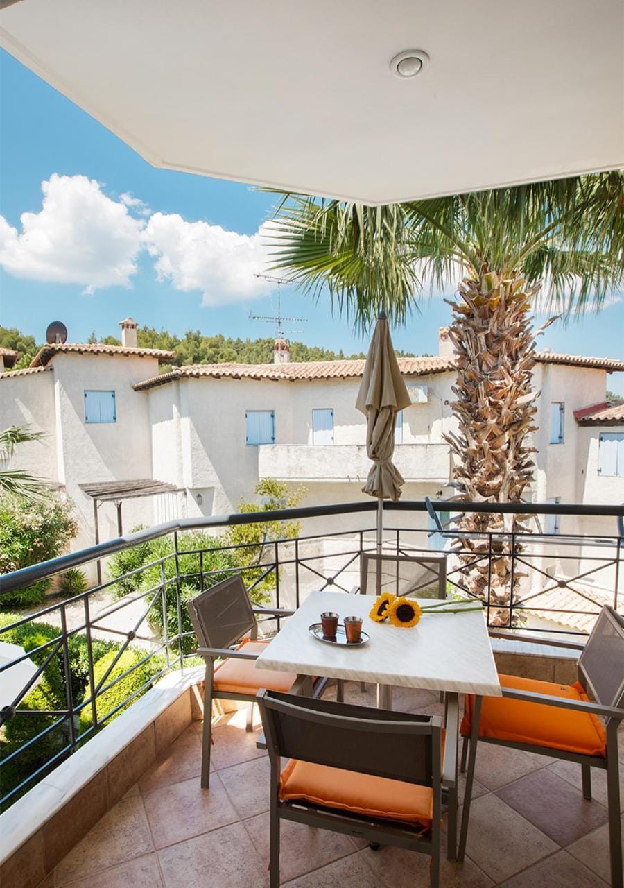 SUN RESIDENCE Exclusive Seaside Suites Hotel in Halkidiki