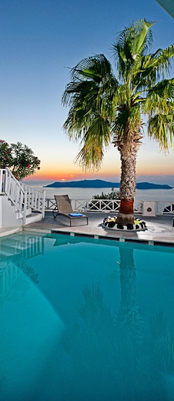 Cliff Side Suites Hotel in Thera