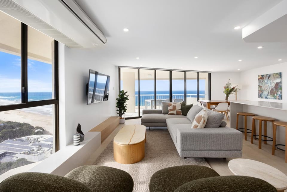 Shared lounge/TV area