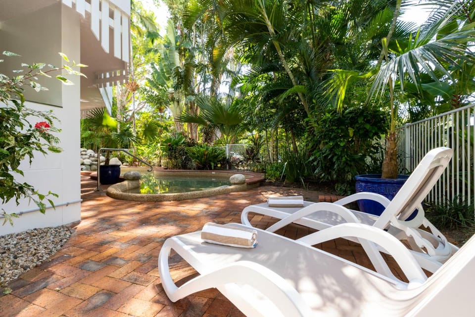 The White House Apartment hotel in Port Douglas