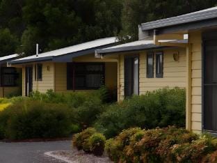 Marsden Court Apartments (Incorporating Marsden Court & Sharonlee Strahan Villas) Hotel in Strahan