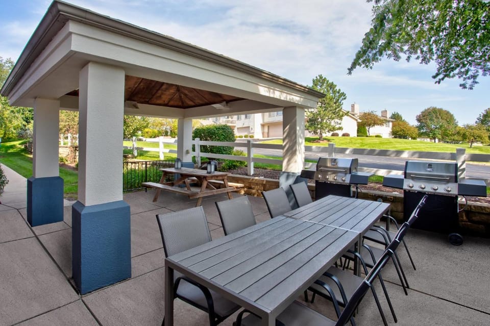 Candlewood Suites Kenosha – Pleasant Prairie by IHG Hotel in Pleasant Prairie