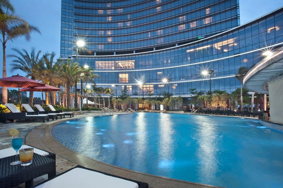 Swimming pool