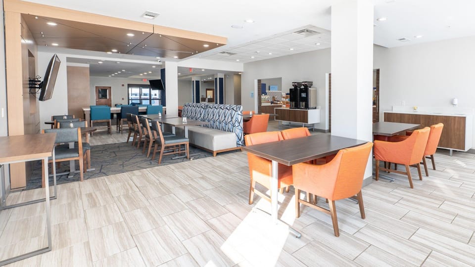 Holiday Inn Express Hotel & Suites Anderson By IHG Hotel in Anderson