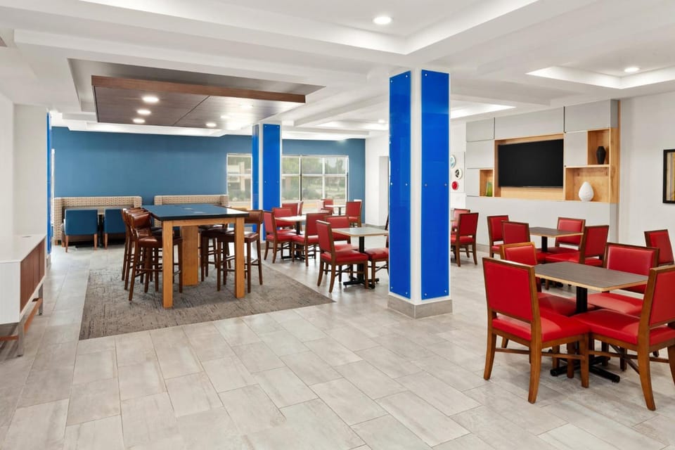 Holiday Inn Express & Suites Chicago West-O'Hare Arpt Area By IHG Hotel in Hillside