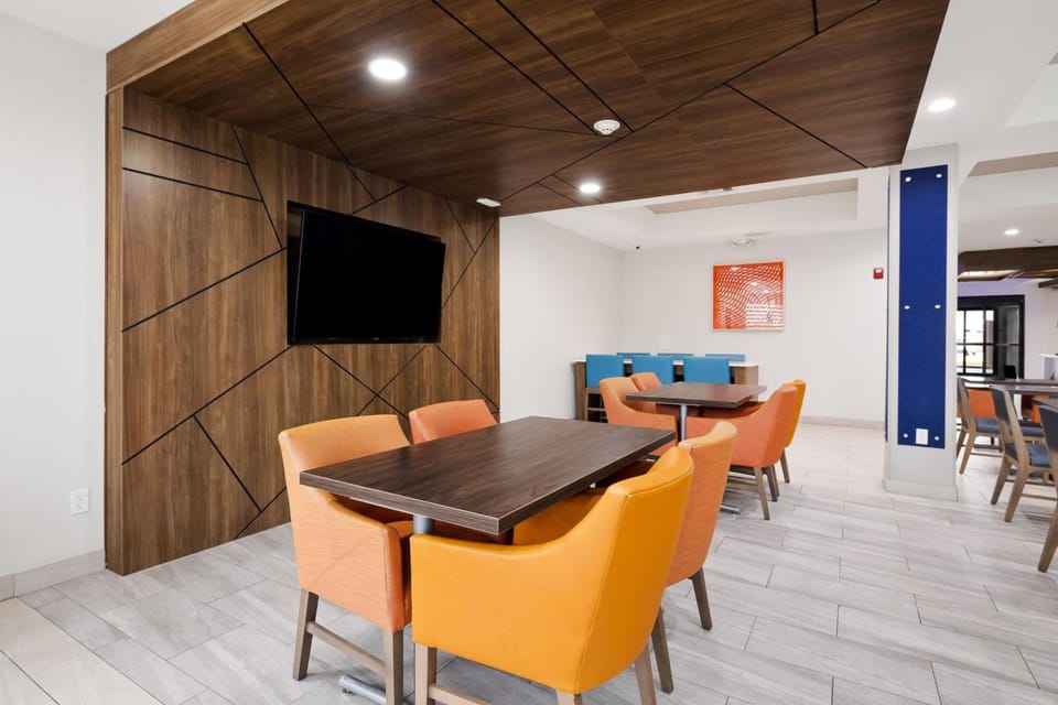 Holiday Inn Express Hotel and Suites Kingsville By IHG Hotel in Kingsville