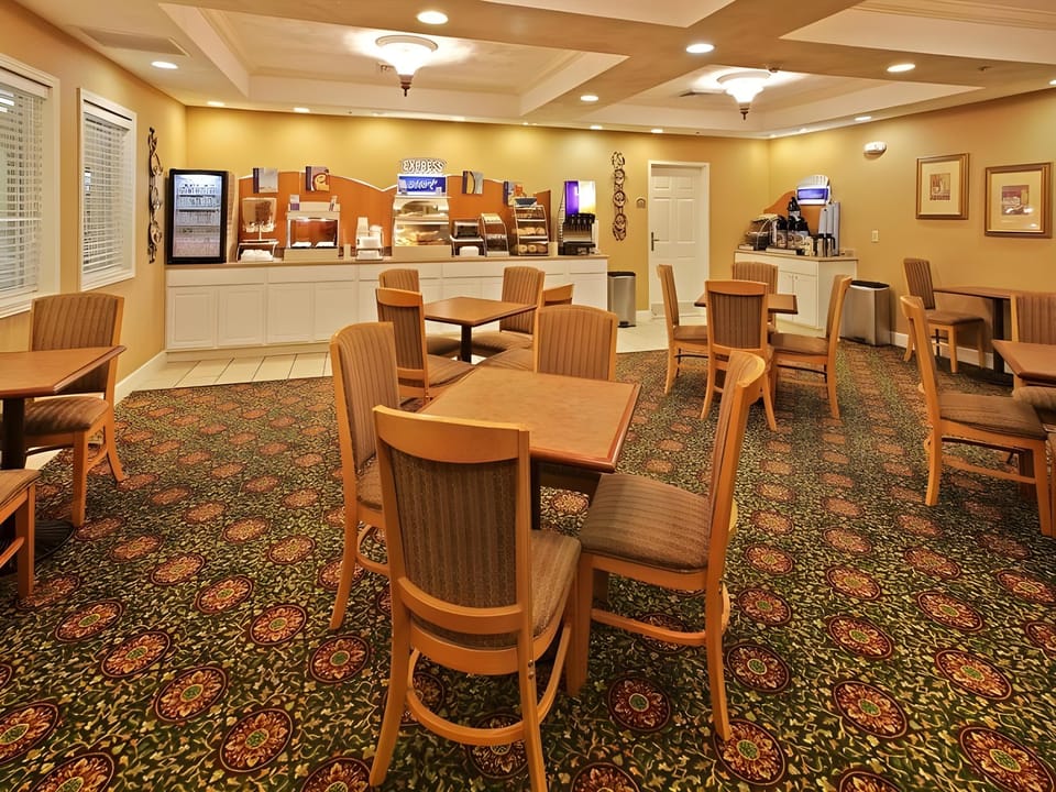 Holiday Inn Express Hotel & Suites Magnolia Lake Columbia By IHG Hotel in Arkansas