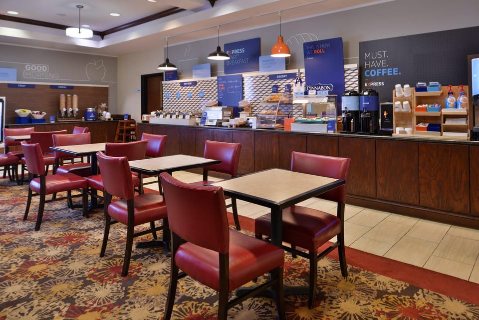 Holiday Inn Express & Suites Pittsburg By IHG Hotel in Ozark Mountains