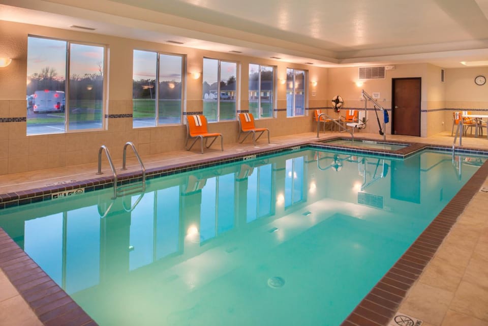 Holiday Inn Express & Suites Pittsburg By IHG Hotel in Ozark Mountains