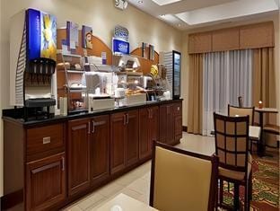 Holiday Inn Express Hotel & Suites Portland By IHG Hotel in Indiana