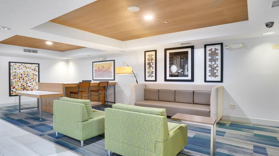 Holiday Inn Express Hotel & Suites Portland By IHG Hotel in Indiana