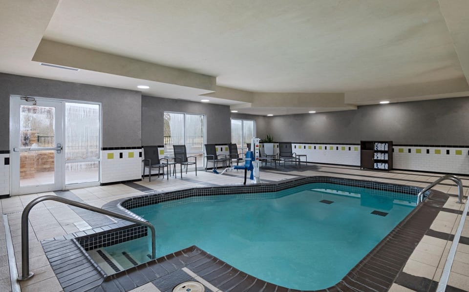Holiday Inn Express Hotel & Suites Pryor By IHG Hotel in Ozark Mountains