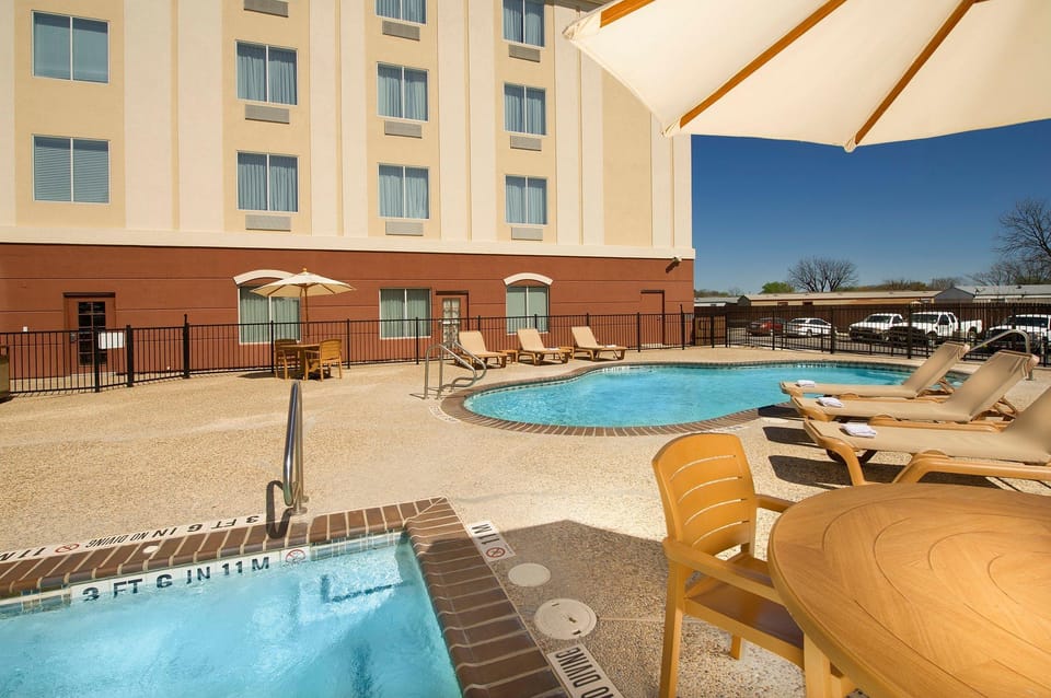 Holiday Inn Express Uvalde By IHG Hotel in Uvalde