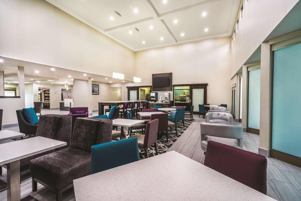 La Quinta Inn & Suites by Wyndham Loudon Hotel in Watts Bar Lake