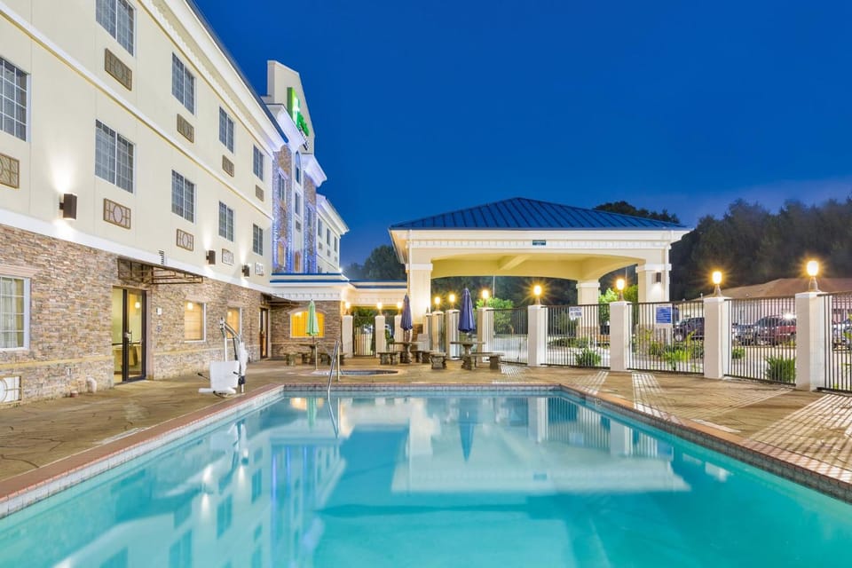 Holiday Inn Express Palestine By IHG Hotel in Texas