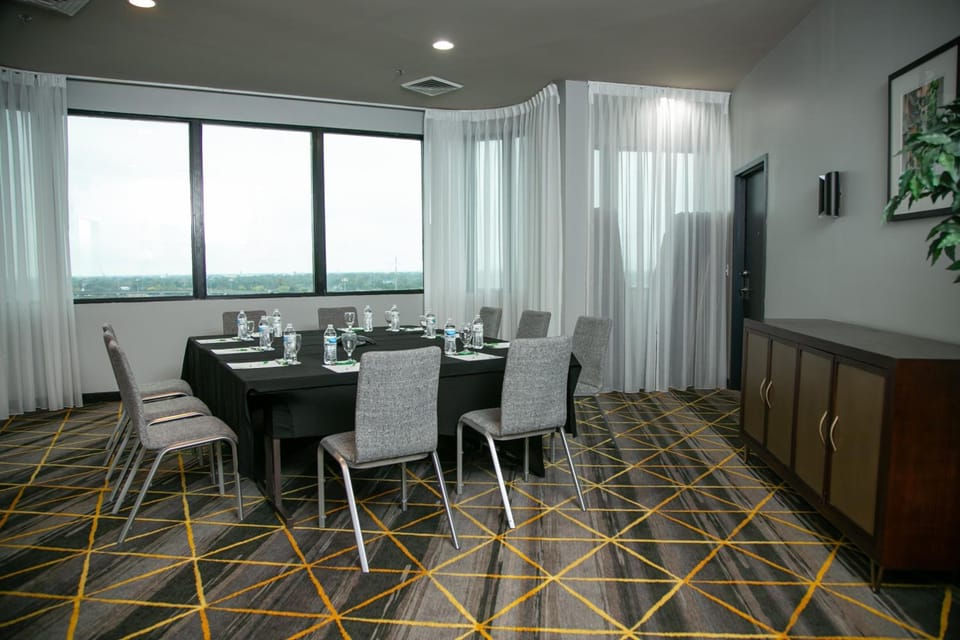 Holiday Inn New Orleans West Bank Tower By IHG Hotel in Terrytown