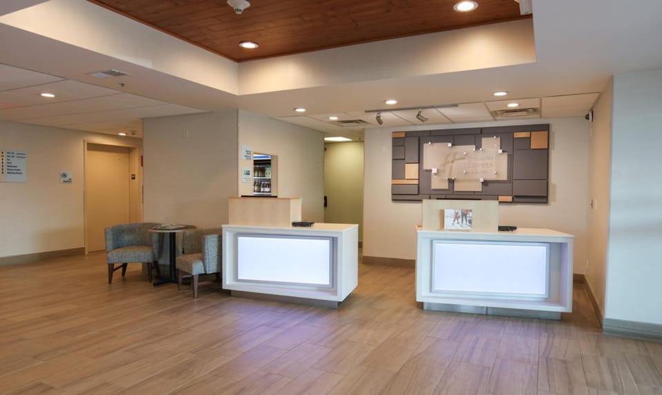 Holiday Inn Express Hotel & Suites Cincinnati Southeast Newport By IHG Hotel in Bellevue