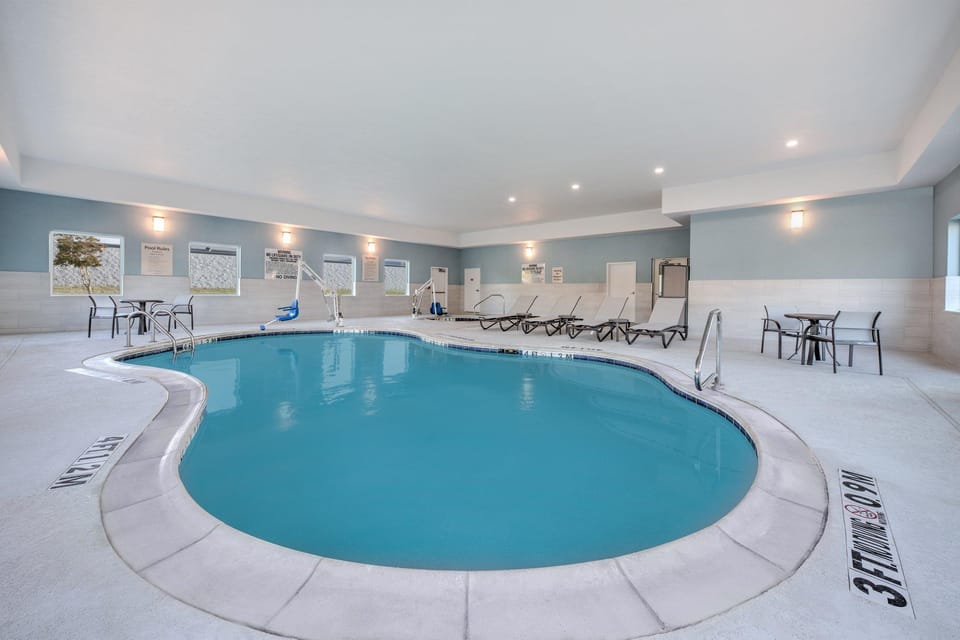 Holiday Inn Express Hotel & Suites Dallas West By IHG Hotel in Dallas