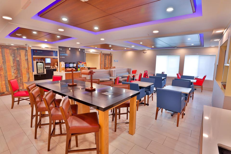 Holiday Inn Express Hotel & Suites Dickson By IHG Hotel in Dickson