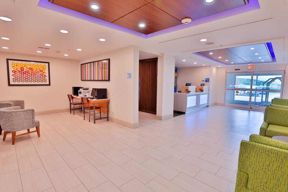 Holiday Inn Express Hotel & Suites Dickson By IHG Hotel in Dickson