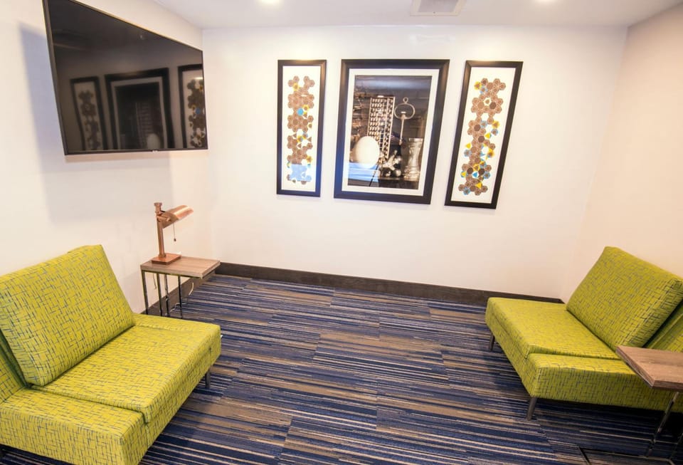 Holiday Inn Express Hotel & Suites-Hinton By IHG Hotel in Hinton