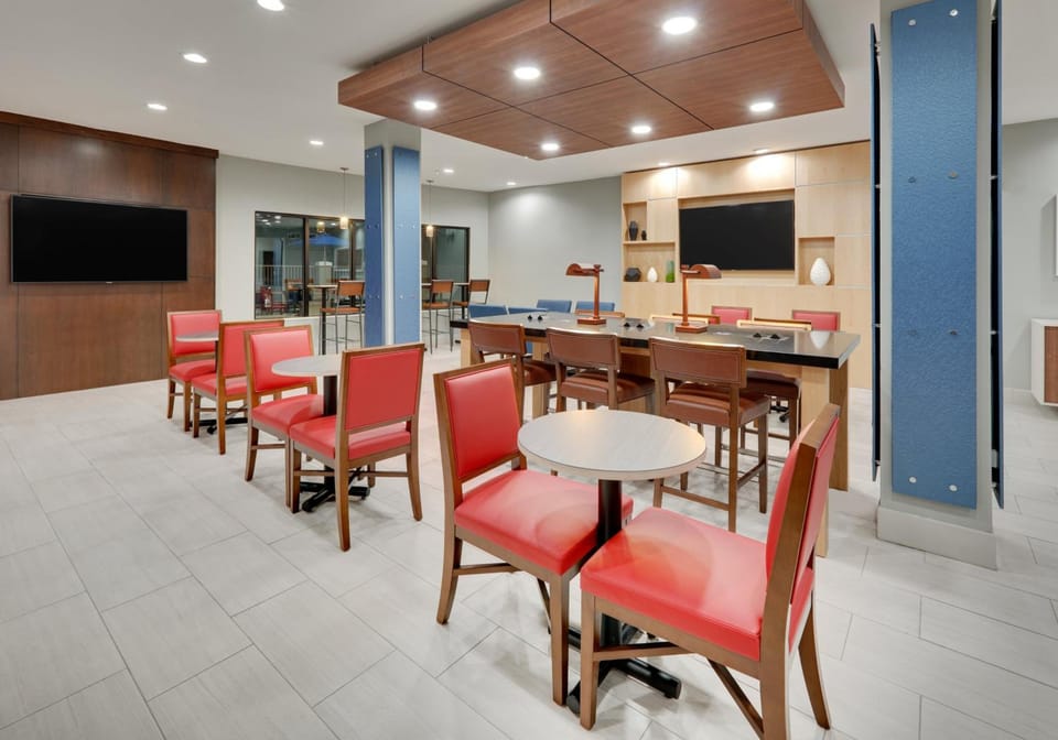Holiday Inn Express & Suites San Antonio NW Near Seaworld by IHG Hotel in San Antonio