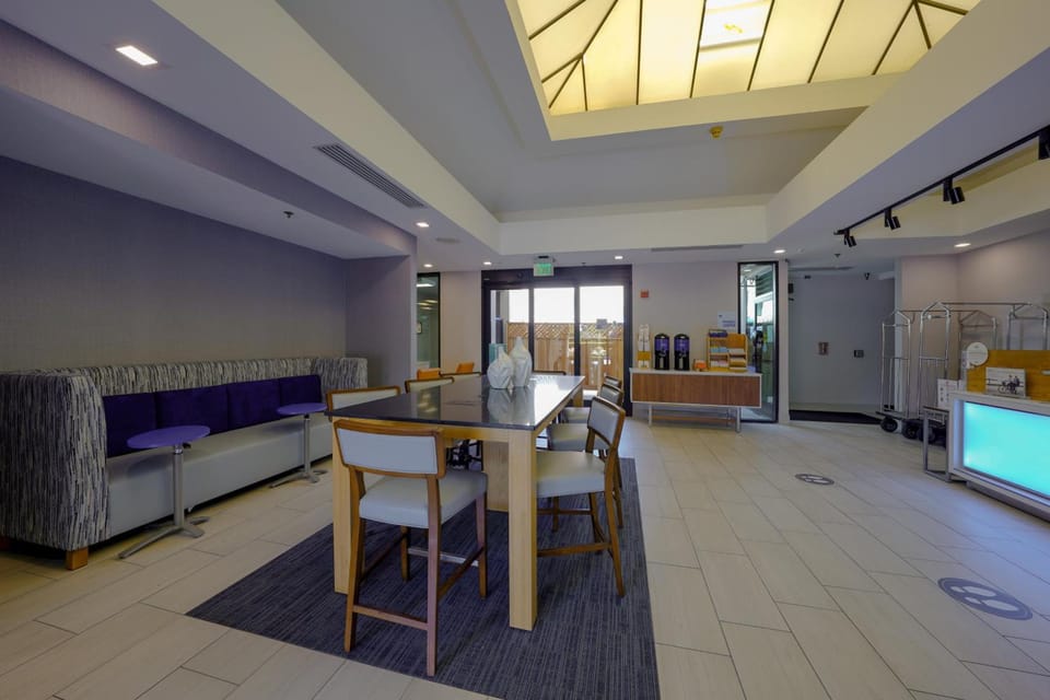Holiday Inn Express & Suites Santa Clara - Silicon Valley By IHG Hotel in Santa Clara