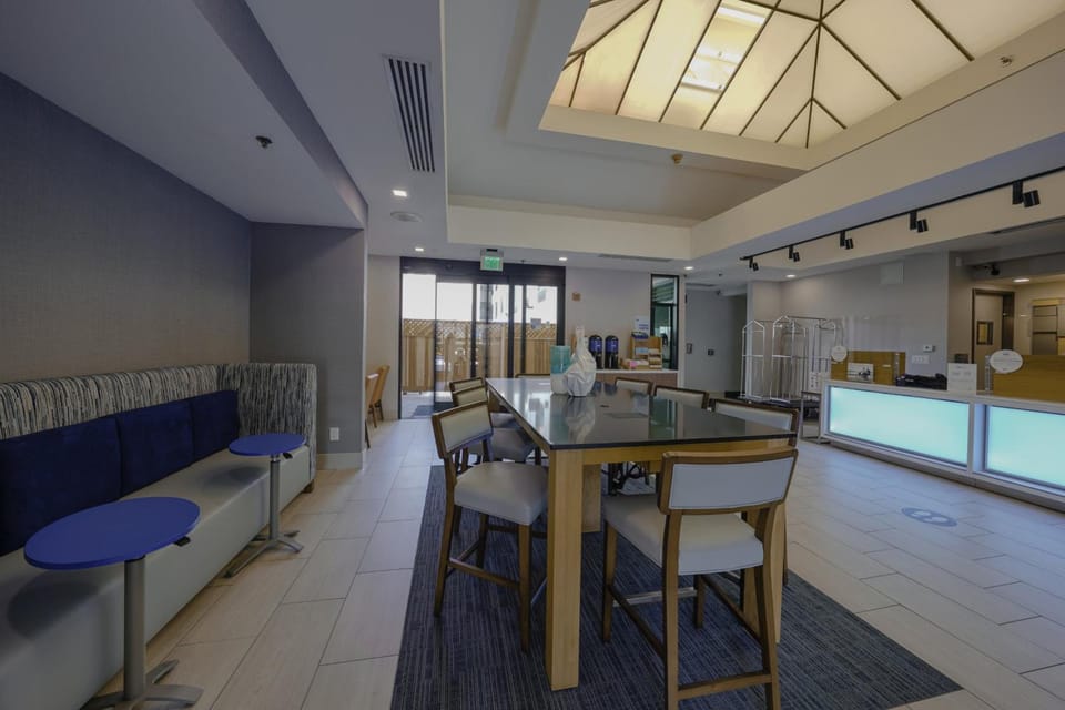 Holiday Inn Express & Suites Santa Clara - Silicon Valley By IHG Hotel in Santa Clara