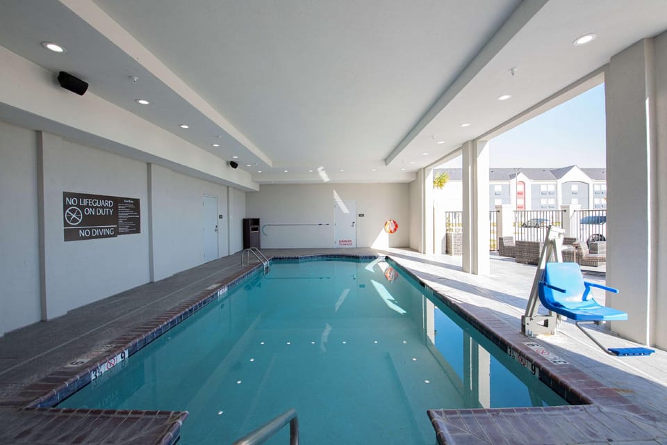 Swimming pool