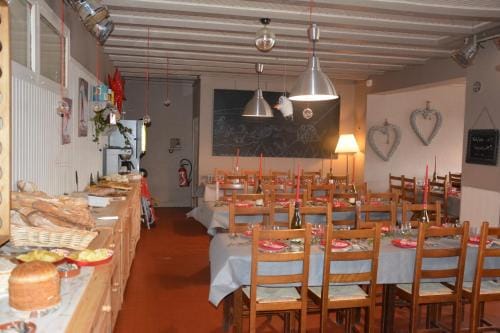 Hotel Le Central Hotel in Auvergne-Rhône-Alpes