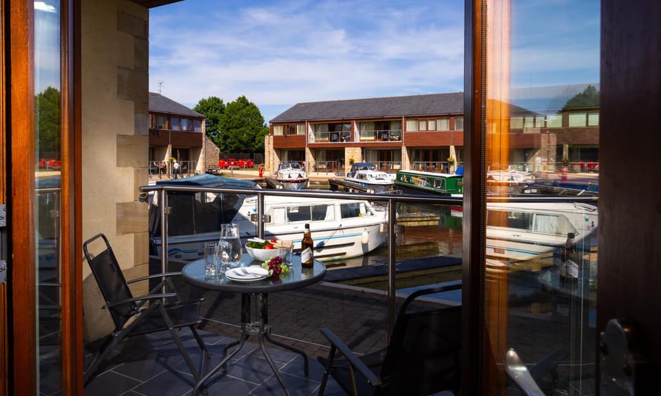 Tewitfield Marina Hotel in England