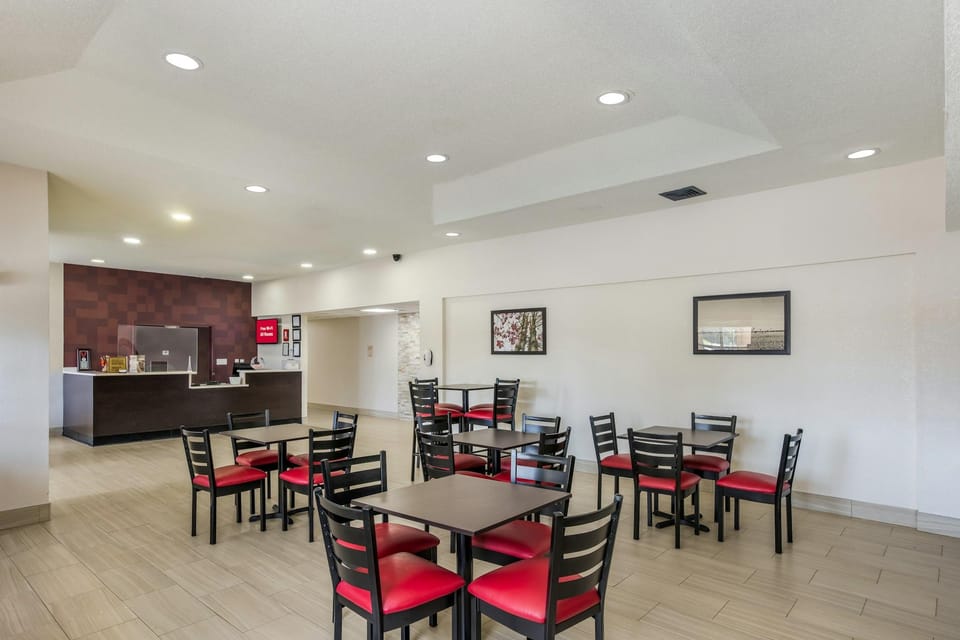 Red Roof PLUS+ & Suites Savannah – I-95 Hotel in Savannah