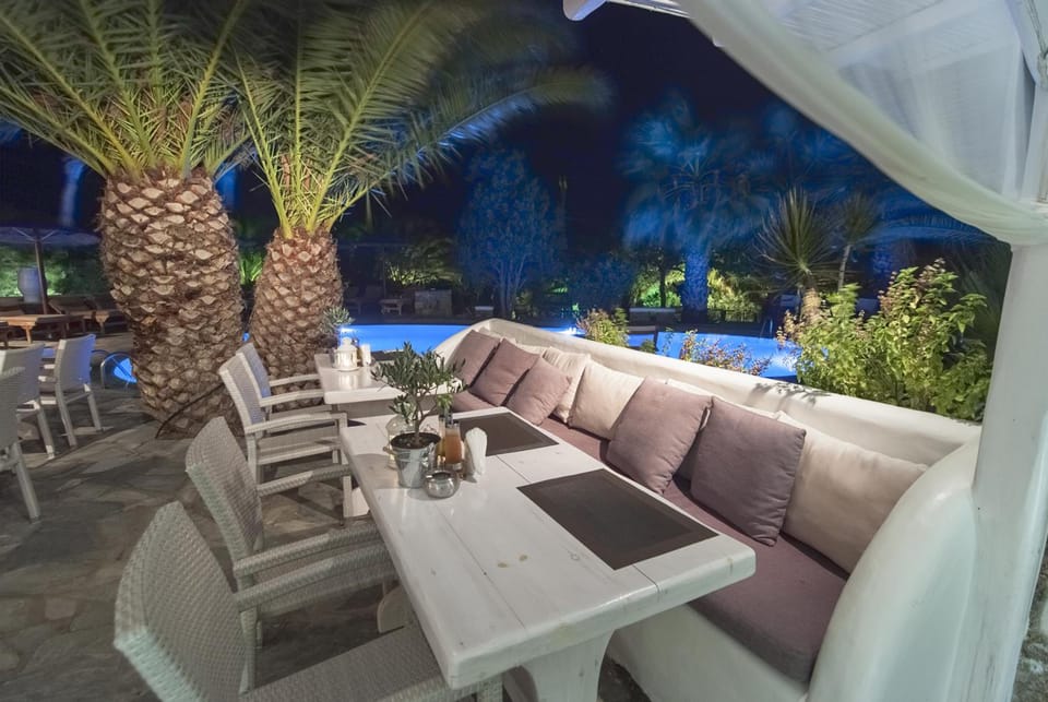 Zephyros Apartment hotel in Mykonos, Mikonos 846 00, Greece