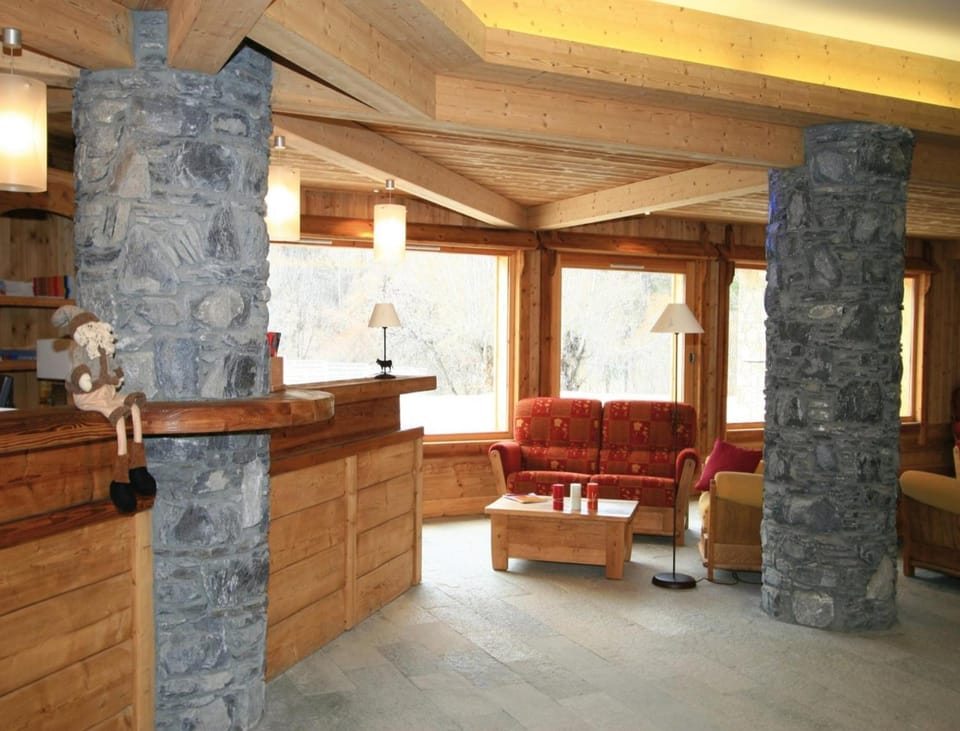 Lagrange Vacances Le Hameau du Rocher Blanc Hotel in Saint-Chaffrey