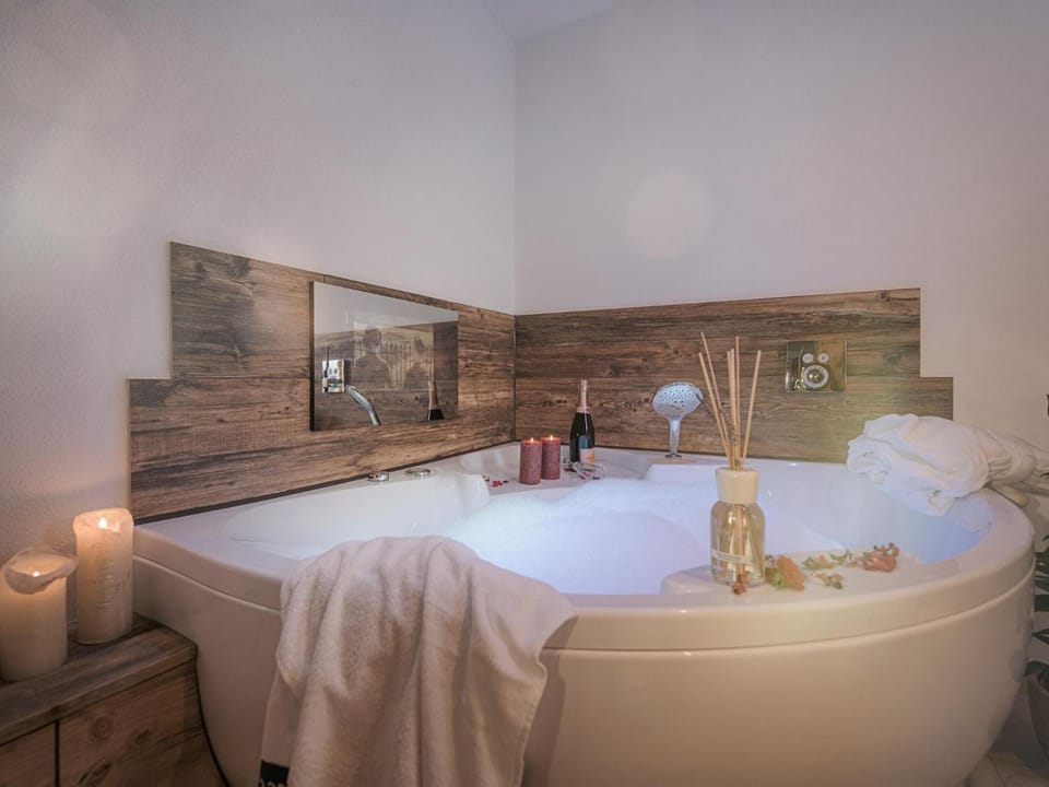 Apart Central – Premium Mountain&Garden Apartment hotel in Mayrhofen