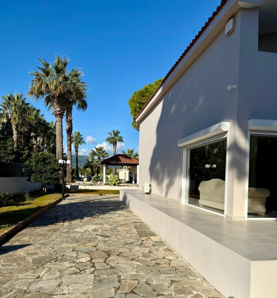 Paradise Apartments Apartment hotel in Peloponnese, Western Greece and the Ionian