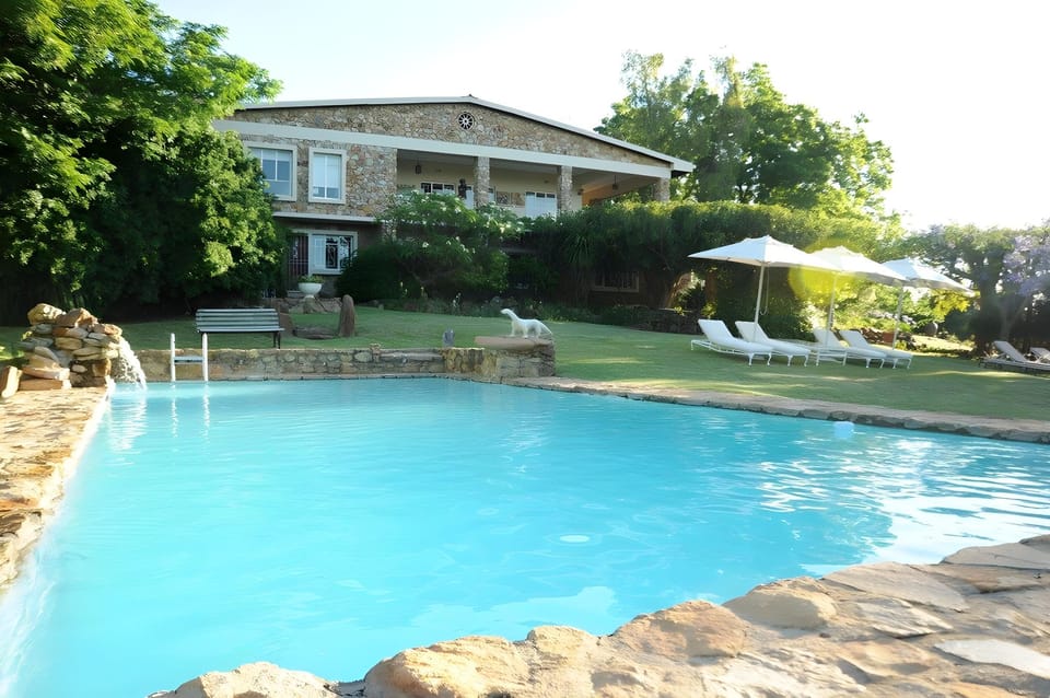 Swimming pool [outdoor]