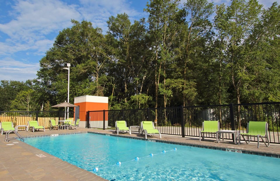 Holiday Inn Express & Suites Columbus North By IHG Hotel in Mississippi