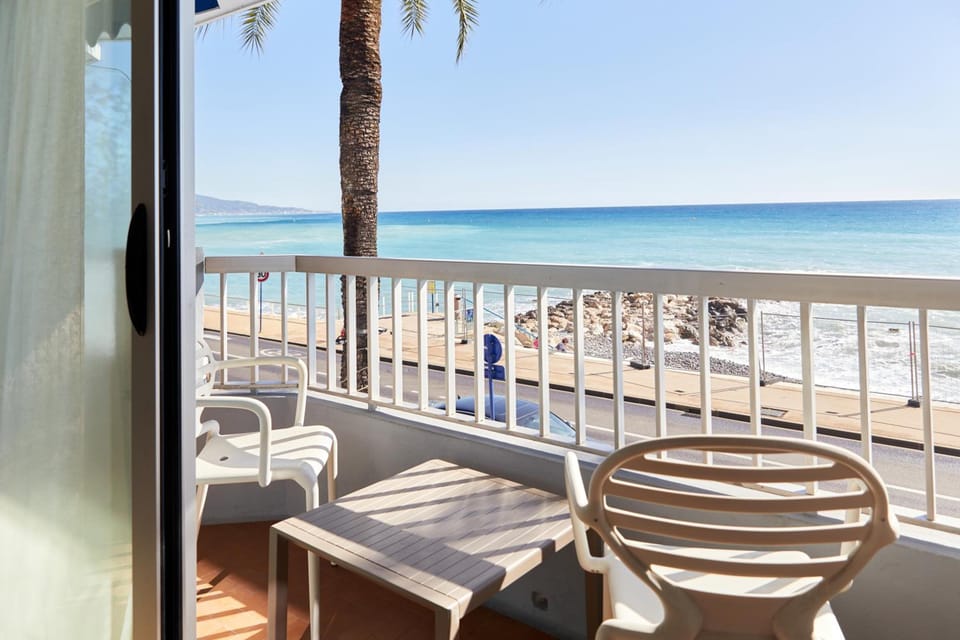 Hotel Le Dauphin Hotel in Menton