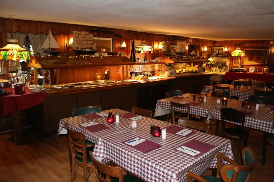 Colonial Inn Hotel in Pine Hill