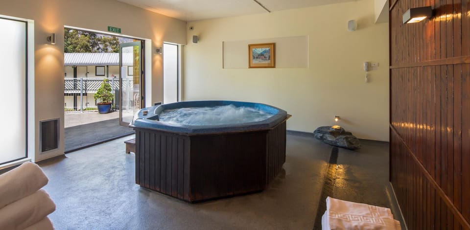 Holiday Inn Queenstown Frankton Road By IHG Hotel in Queenstown