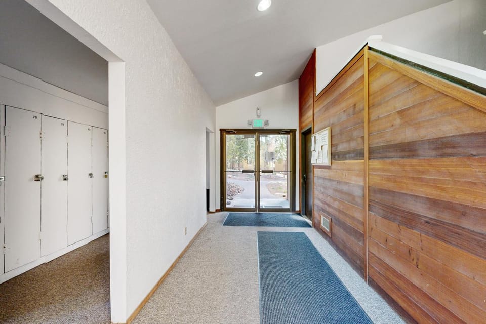 Kings Run Relaxation Hotel in Tahoe Vista