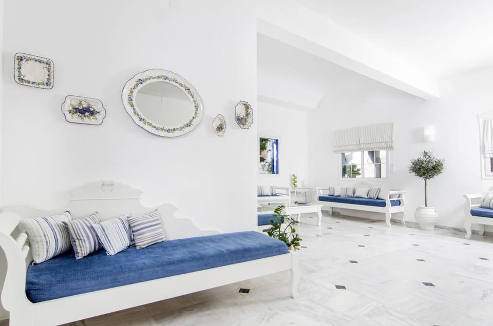 Paradise Resort Apartment hotel in Santorini