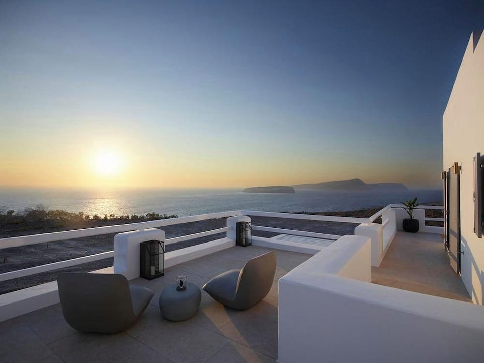Paradise Resort Apartment hotel in Santorini
