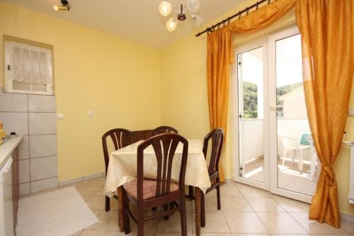 Apartments and rooms by the sea Supetarska Draga - Donja, Rab - 2001 Hotel in Supetarska Draga