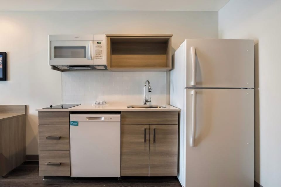 WoodSpring Suites Novi Farmington Hotel in Farmington Hills